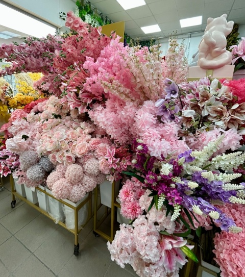 Artificial plants and flowers