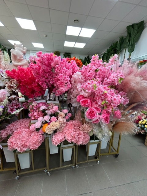 Artificial plants and flowers