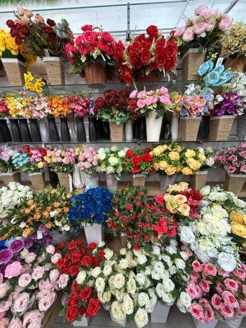 Artificial plants and flowers