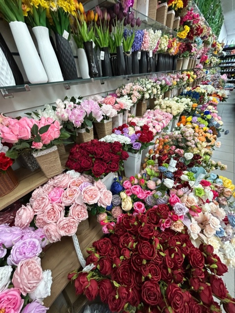 Artificial plants and flowers