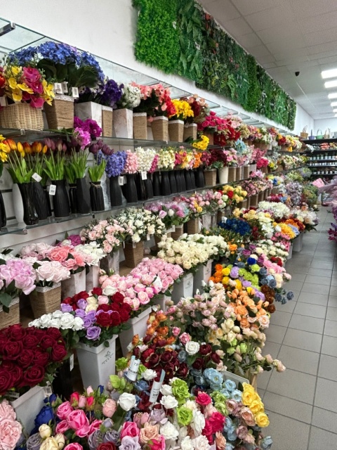 Artificial plants and flowers