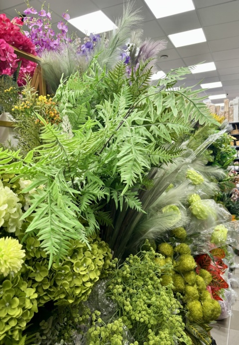Artificial plants and flowers