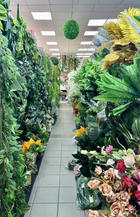Artificial plants and flowers