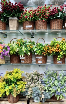 Artificial plants and flowers