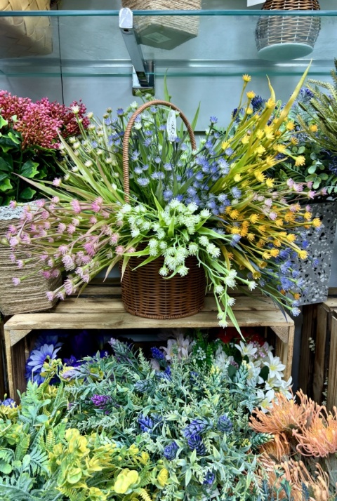 Artificial plants and flowers