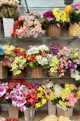 Artificial plants and flowers
