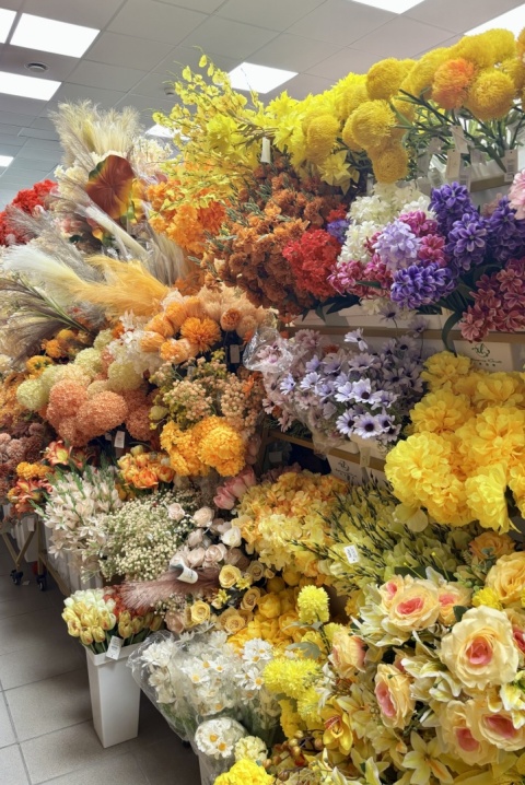 Artificial plants and flowers