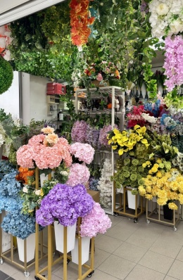 Artificial plants and flowers