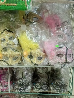 Feather Mask