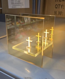 Lampiony LED z motywem krzyża