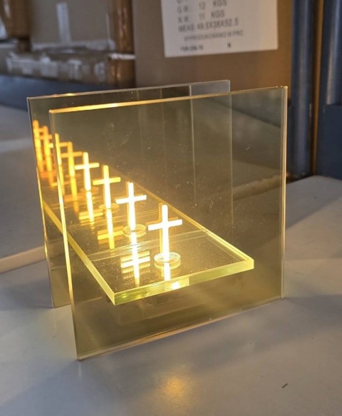 Lampiony LED z motywem krzyża