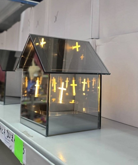 Lampiony LED z motywem krzyża
