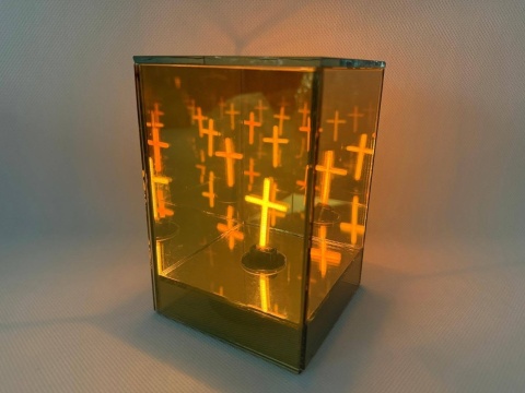 Lampiony LED z motywem krzyża